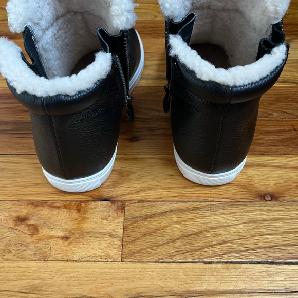 Kenneth Cole Gentle Souls Women’s Ankle Leather and Shearling Lined Boots - Picture 2 of 10